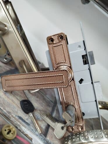 demir ev qapilari: Qapı üçün dekorativ dəst: mexanizm, tutacaq və açar sistemi - — 1