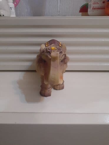 Fil statuetka. 8 azn