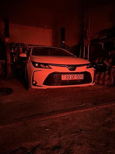 changan benni mini: Toyota Corolla sedan – ağ rəng, hibrid. Texnologiya və avadanlıq: - — 9