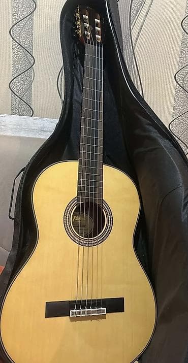 ukulele gitar: Valencia klassik gitara + çanta. Gitaranin hal hazirdaki bazar qiymeti — 2