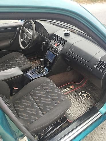 kia disk: Mercedes-Benz C-Sinfi sedan (W202), yaşıl rəng. - Ban növü: 4 qapılı — 4