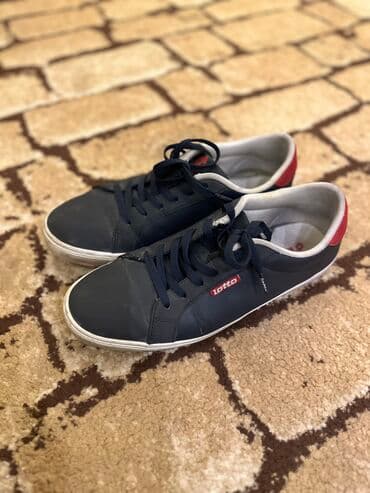 ayaqqabı кожание: Lotto ayaqqabı

Ölçü: 43 — 2