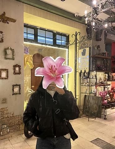 Qadınlar üçün qısa şişmə qış gödəkçəsi - Rəng: qara - Forması: qısa