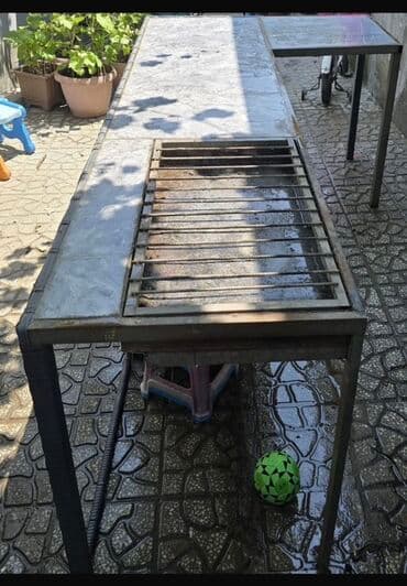 böyürtkən və moruq: Dəmir və rattandan hazırlanmış, üzərində manqal üçün hissəsi olan — 1