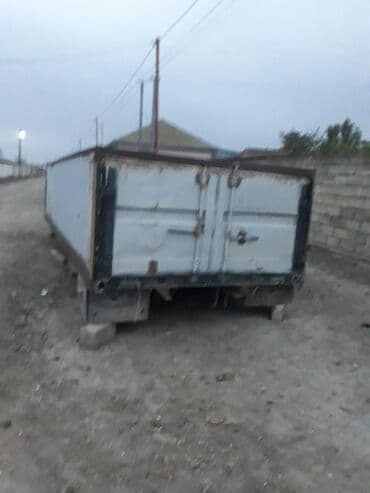 Metal konteyner (yük qoşqusunun üst hissəsi) - Materiaal: qalın metal