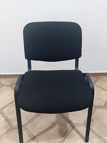 stul ofis: Qara rəngli yığınlana bilən ofis/konfrans stulları - Sadə və — 1