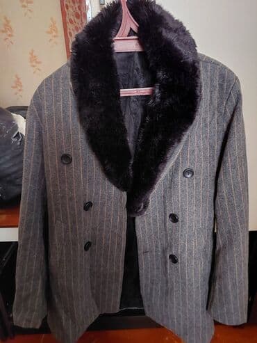 Pencəklər: FENGYUN brendinə məxsus qara xəz yaxalıqlı, boz rəngli palto — 1