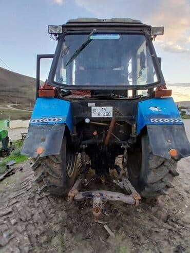 bal süzen: Belarus MTZ traktor 893 - Rəng: Mavi, tam kabinli - Ön çəngəl və ağır — 2
