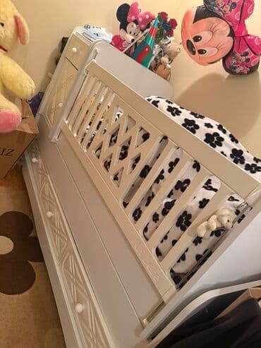 Oğlan və qız üçün, Dördbucaq, Beşik, Matras ilə, Yellənmə mexanizmsiz