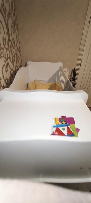 Beşiklər: Oğlan və qız üçün, Dördbucaq, Beşik, Yellənmə mexanizmsiz — 5
