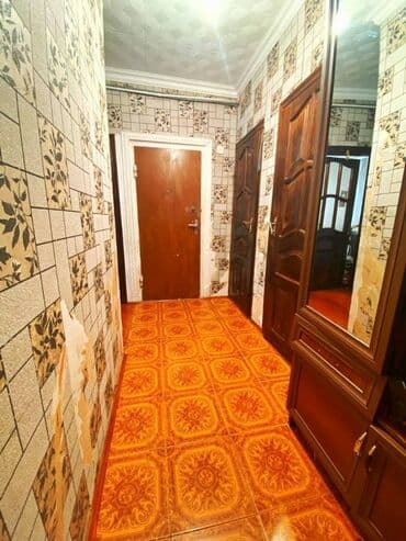 ipoteka ile satilan menziller: Bakı, Yeni Günəşli Massiv D, 3 otaqlı, Köhnə tikili, m. Xalqlar Dostluğu, 62 kv. m — 7