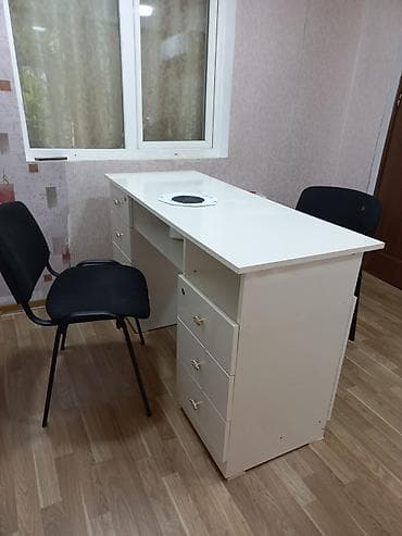 stulu: Düz masa, Siyirməli, Polkalı, Parlaq laminat — 1