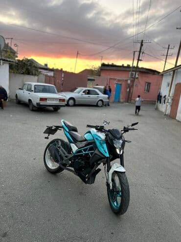 ucuz mapetlər: CFMOTO naked tipli motosiklet - Rəng: mavi–ağ–qara kombinasiyası, ön — 2