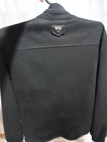 qara kişi sviterləri: Qara rəngli kişi gödəkçəsi - Model: qısa, düz kəsim, stand-yoqa — 2