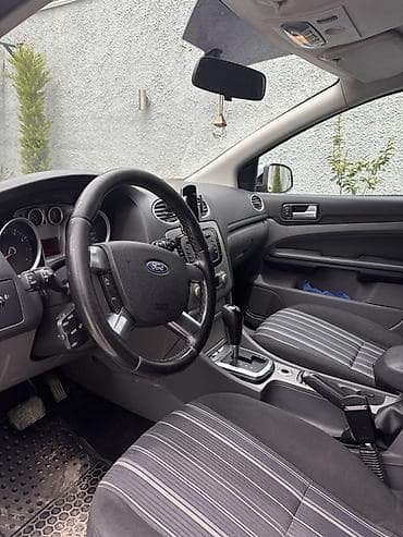 elantra duman: Ford Focus – gümüşü rəng, 5 qapılı hetçbek. Texniki və xarici — 5