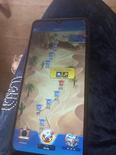 Smartfon samsung A12 qara rəngdi vinil vurulub qırmızı rəngdə xanım — 3