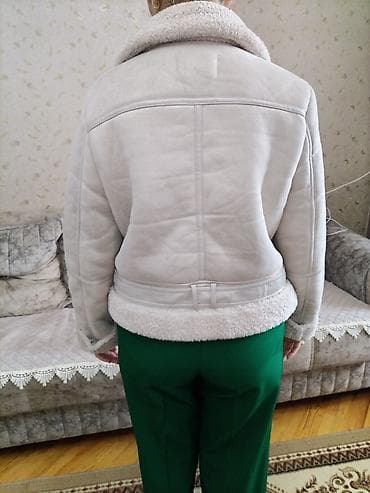 dəri zamşa ətəklər: Qadınlar üçün qışlıq kürk astarlı qısa gödəkçə - Rəng: açıq bej/krem — 3