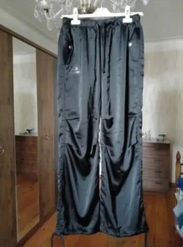 qadın alt geyimi: 1-i,1azn. 
10,ədəddən,aşağı,mal,satılmır.
M,38,(R)
İşlənmiş.
- — 5