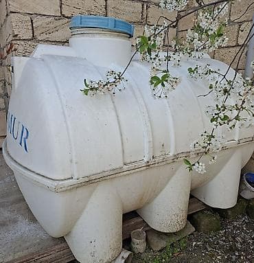 Plastik su çəni - Material: qalın divarlı polietilen (PE) - Rəng: ağ