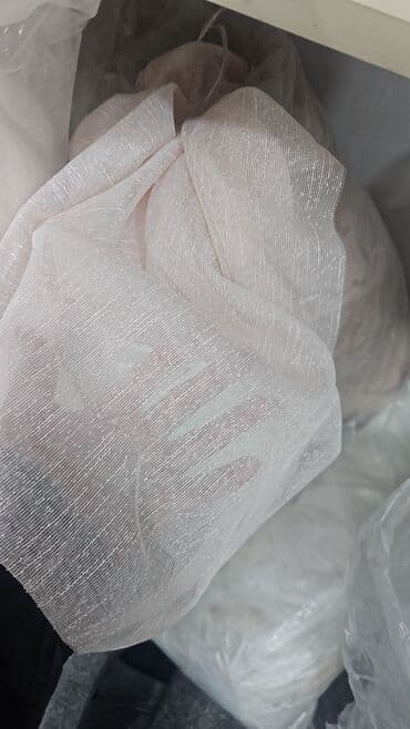 ucuz tul: Ağ rəngli, şəffaf tül parça. Yüngül və zərif görünüşü ilə pərdələr — 1