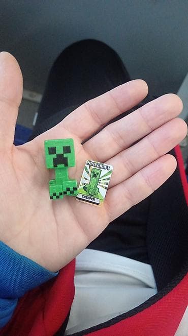 Kinder Minecraft Creeper mini fiqur və kolleksiya kartı