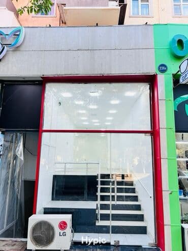 3D panellər: Obyekt icareye verlir Yol kənarın insanların gəlişli gedişli yerinde — 1