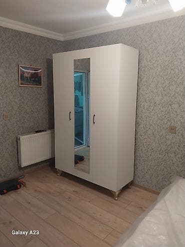 geyim dolabı: Yeni, 3 qapılı, Güzgülü, Ağ, Açılan, Düz dolab — 1
