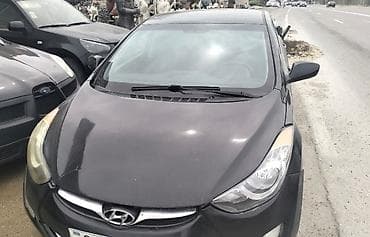 Hyundai Elantra: 1.6 l | 2013 il Sedan