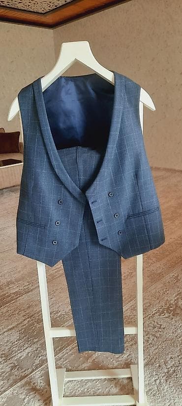 ted baker: Kişi üçlük kostyum – göy-boz rəng, xətli (check) naxış. Komplekt: - 2 — 2