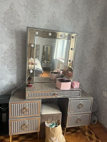 Yataq otağı dəsti - Geniş şkaf: Ön hissəsi tamamilə güzgülü, yan