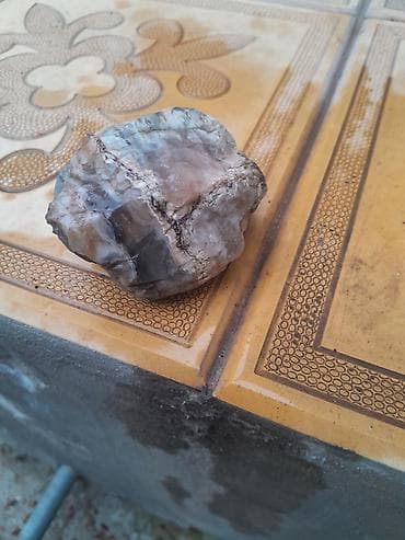 Təbii dekorativ kvars parçası - Material: təbii daş (şəffaf-boz