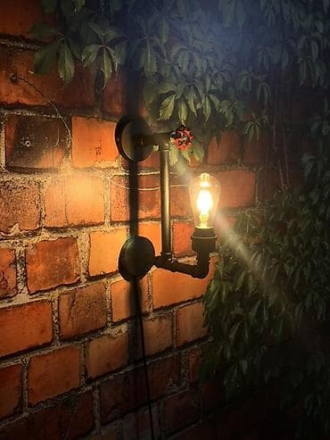 Sənaye üslublu divar lampası - Dizayn: Qara metal boru