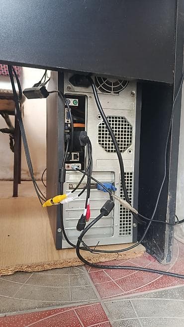 internet sazz: Masaüstü kompüter – Intel Core i3 sistemi Xüsusiyyətlər: - Prosessor — 3