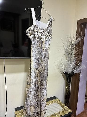 sanel: Butun geyimler yeni kimidi . Hamisi bir ve 2 defe geynilib . Razilasma — 4