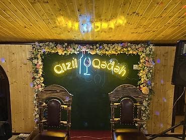 Ağdaş Qızıl Qədeh pub canlı musiqi məkanı Ofsiant xanımlar tələb