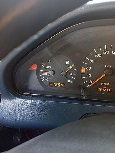 0pel astra 1.6: Mercedes-Benz C 180: 1.8 l | 1995 il Sedan — 3