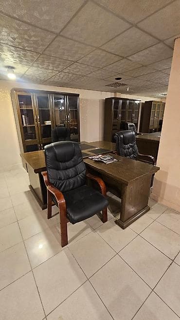 elde gul sekilleri: 🩸 MAYA 7545 – Vitrin malı 🩸 Ofis mebeli dəsti: - Direktor masası və — 1