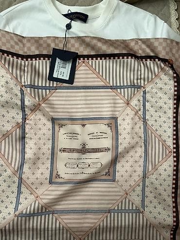 qadın baş ortuyu: Louis Vuitton köynək - Material: 100% ipək (etiketli) Etiketi — 6