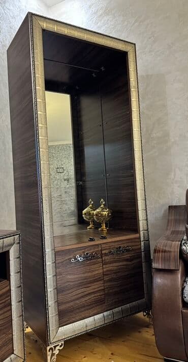 Şüşəli dolab vitrini, İşlənmiş, Ünvandan götürmə