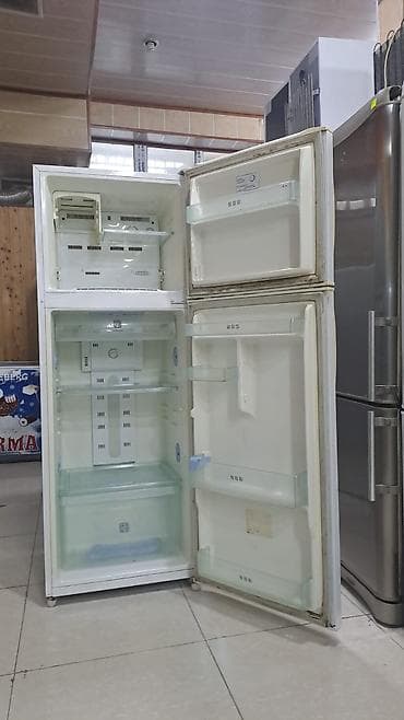 İki qapılı məişət soyuducusu - Üst hissədə ayrıca dondurucu bölmə