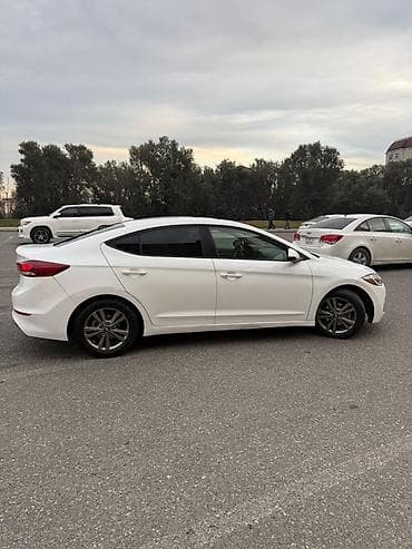 e 280: Hyundai Elantra: 2 l | 2018 il Sedan — 5