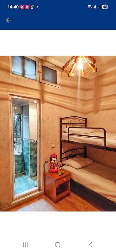 Kirayə üçün kiçik otaq – mərtəbəli çarpayı ilə - 2 nəfərlik dəmir