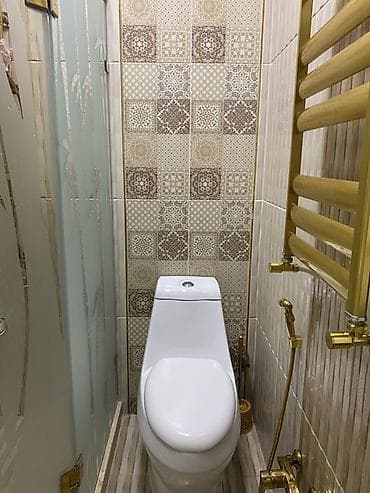carpayı divan: Təsvir: - Zal: Zərif kristal çilçıraq, dairəvi-naxışlı alçıpan tavan — 6