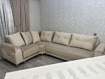 Zərif klassik üslubda qonaq otağı dəsti - Künc divan: bej rəngdə