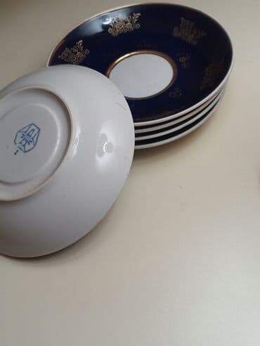 ikinci el ıran peci: Sovet dövrünə aid qədim farfor qablar dəsti. Tərkibi: - 2 ədəd desert — 6