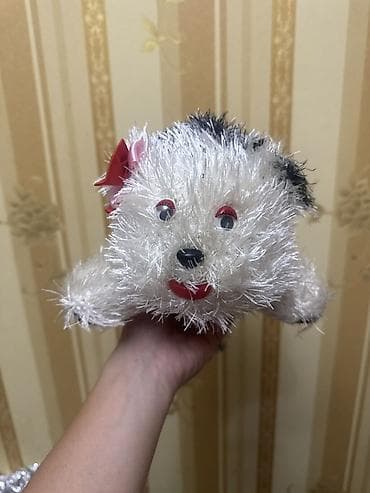 stranger things figur: Oyuncaq it – yumşaq plyuş - Model: uzanan pozada balaca it - Rəng — 2