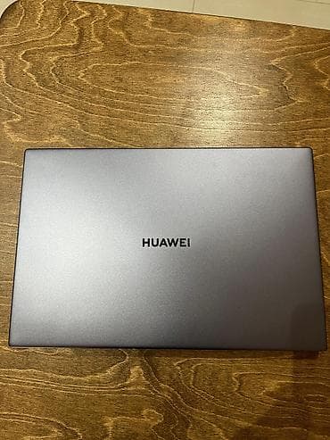 Huawei MateBook D14 Görünüşcə çox estetik və incə modeldir. 2023-cü