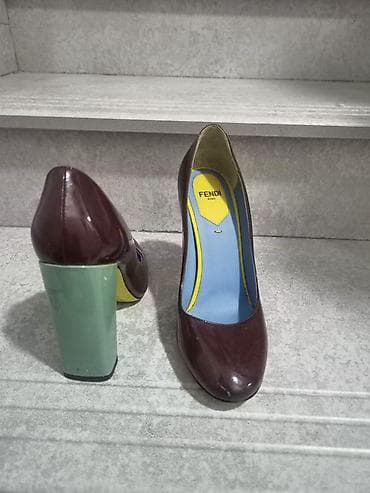 Fendi Roma qadın tuflisi - Modell: Fendi Roma, klassik “pump” kəsimi
