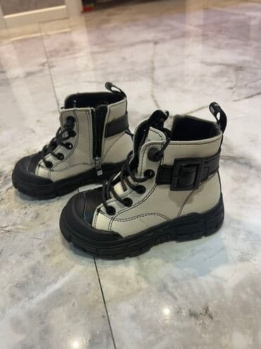 детская обувь сапожки: Uşaq üçün qara-ağ rəngli dərimsi materialdan yüksək boğazlı botlar — 2