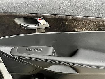 maşin satşi: Kia Sorento – ağ rəngli, şəhər və uzun məsafələr üçün geniş və — 9